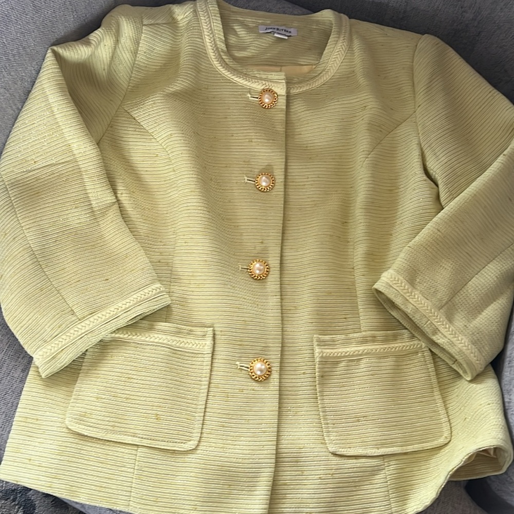 Joan Rivers Yellow Jacket Like New size 4 gold & pearl buttons
